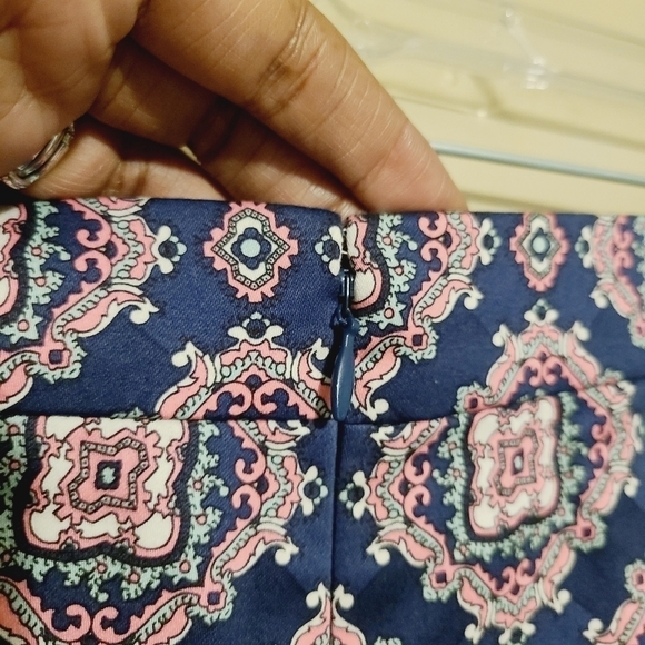 J. Crew Factory | Navy & Pink Floral Pencil Skirt (Size 10) - Picture 10 of 12